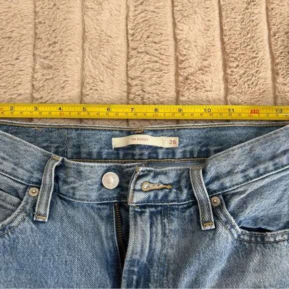 Women’s Levi’s Jeans - Picture 5 of 12